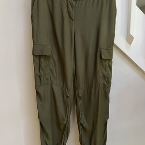 Gorgeous unworn ACROBAT 100% SILK CARLY CARGO PANT small